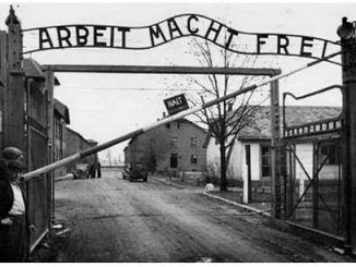 Yosef David Sánchez-Molina, cónsul de Israel en Barcelona, participa en los actos institucionales en memoria de las víctimas del Holocausto