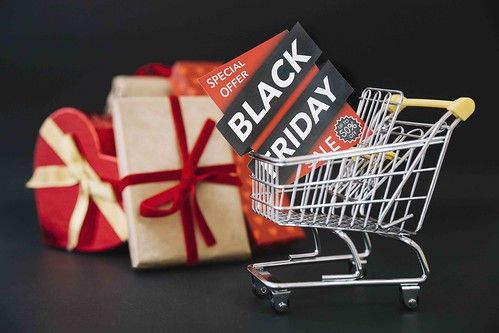 Los españoles nos gastaremos 242 euros en el Black Friday de 2024