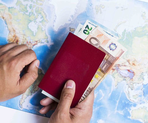 En agosto de 2025, cada español gastará una media de 1.090 euros en sus vacaciones, según Aladinia.com