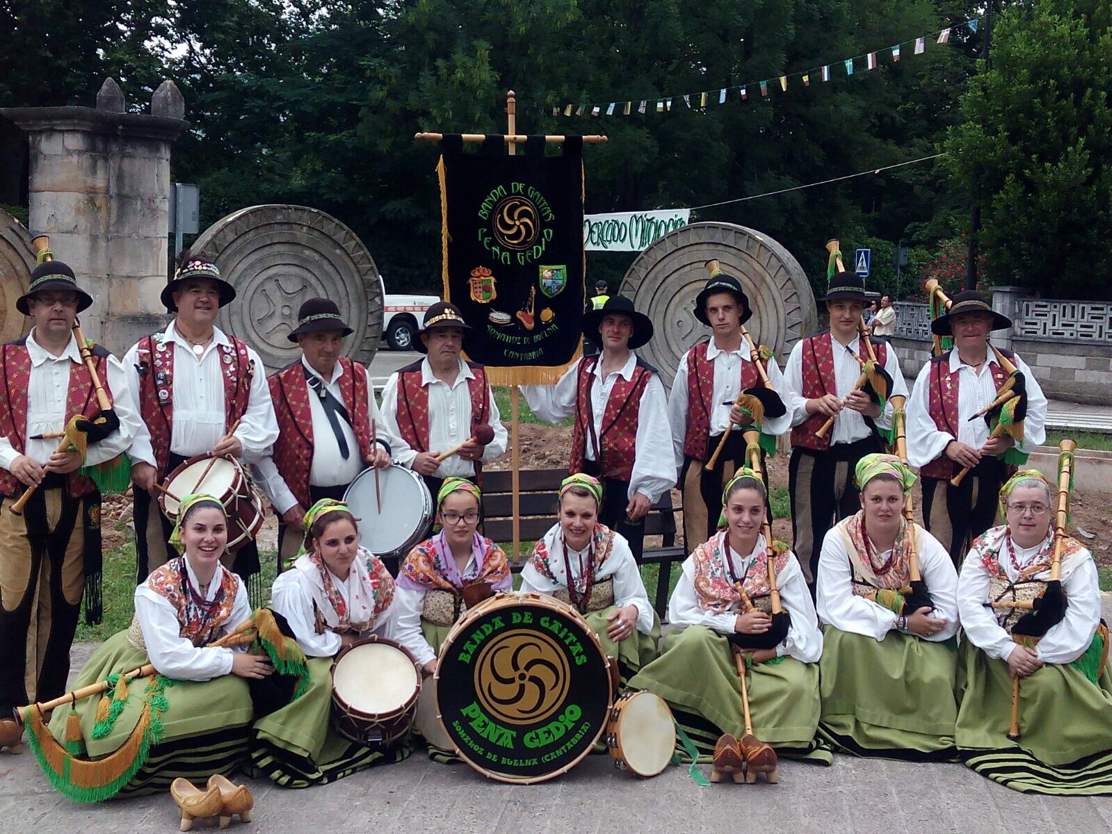 Sábado día 26 de julio coros ronda, pandereteras, gaitas, rabelistas y folk en la Plaza Duques de la Victoria de Ramales