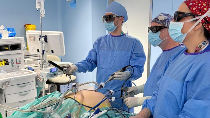 La cirugía laparoscópica 3D aumenta la precisión y disminuye el riesgo y el tiempo quirúrgico en operaciones complejas La cirugía laparoscópica 3D aumenta la precisión y disminuye el riesgo y el tiempo quirúrgico en operaciones complejas